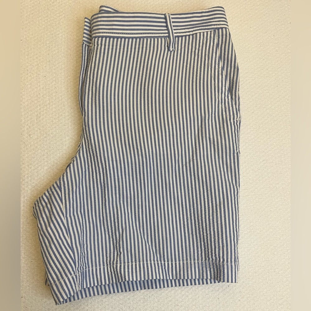 TALBOTS-Blue/White Seersucker Relaxed Chino Short 7” Sz 10 Women’s Classic